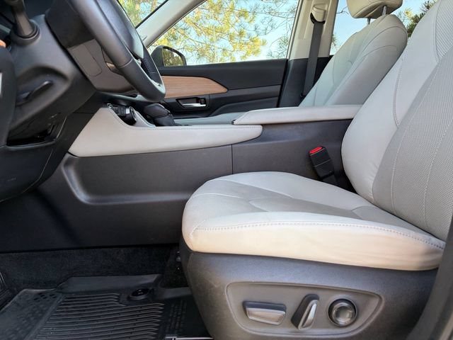 Used 2024 Toyota Grand Highlander AWD image 14