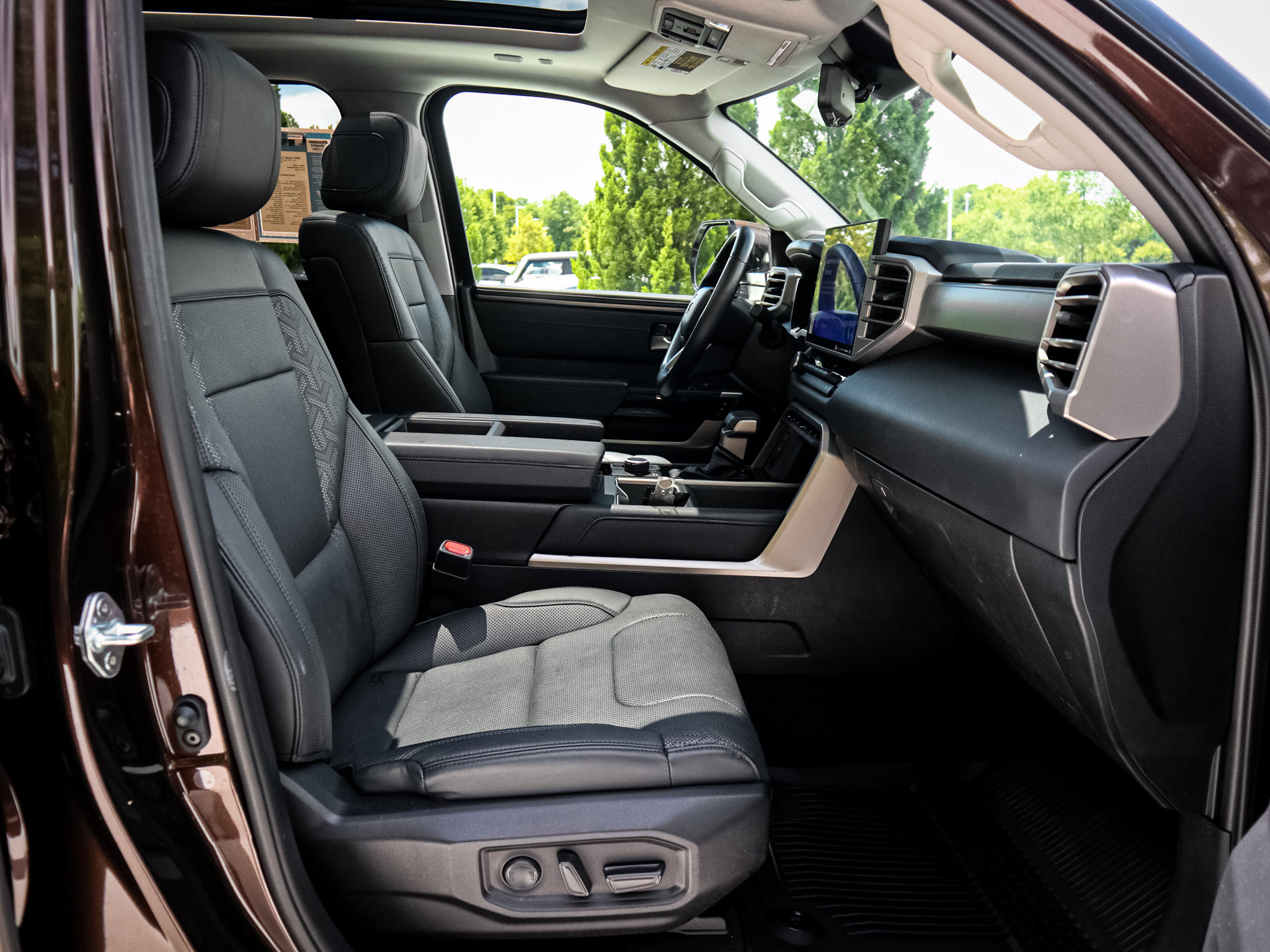 Used 2023 Toyota Tundra Limited AWD/4WD image 33
