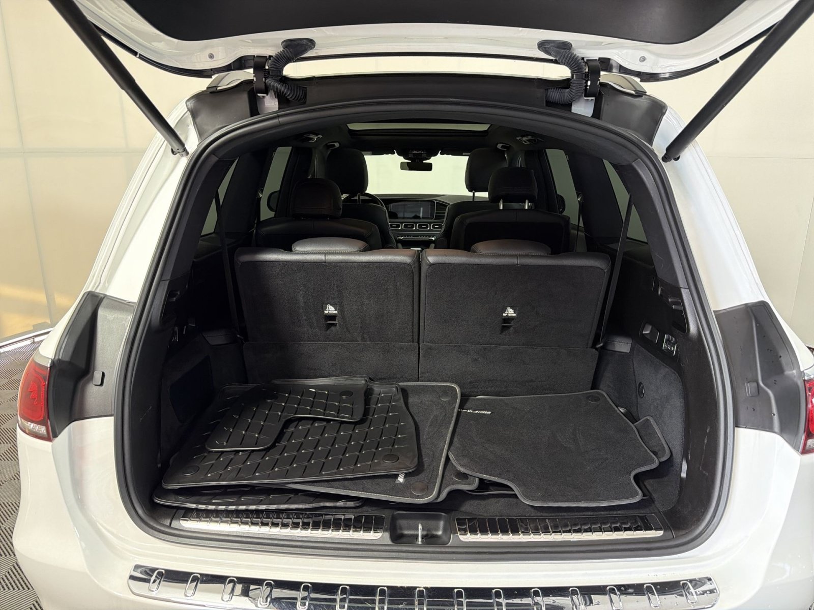 Used 2023 Mercedes-Benz GLS 450 4MATIC w/ AMG Line Exterior image 27
