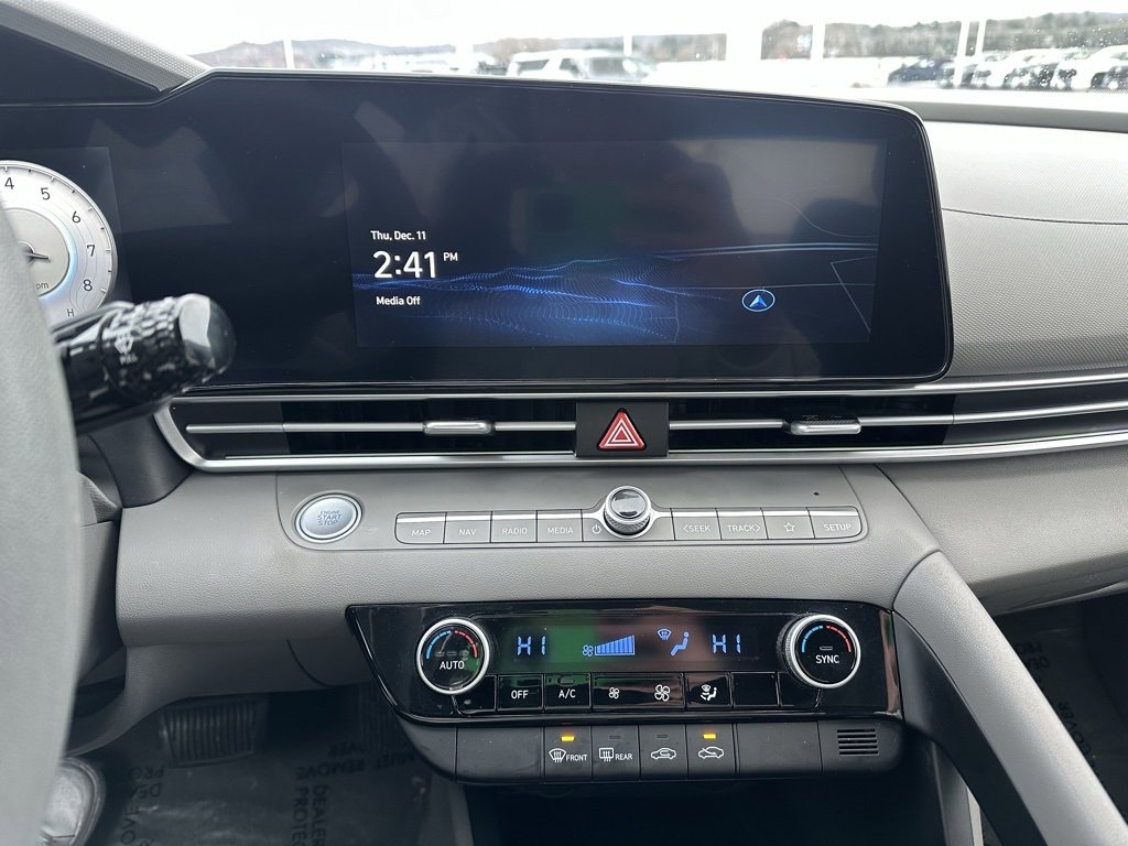 Used 2024 Hyundai Elantra SEL image 21
