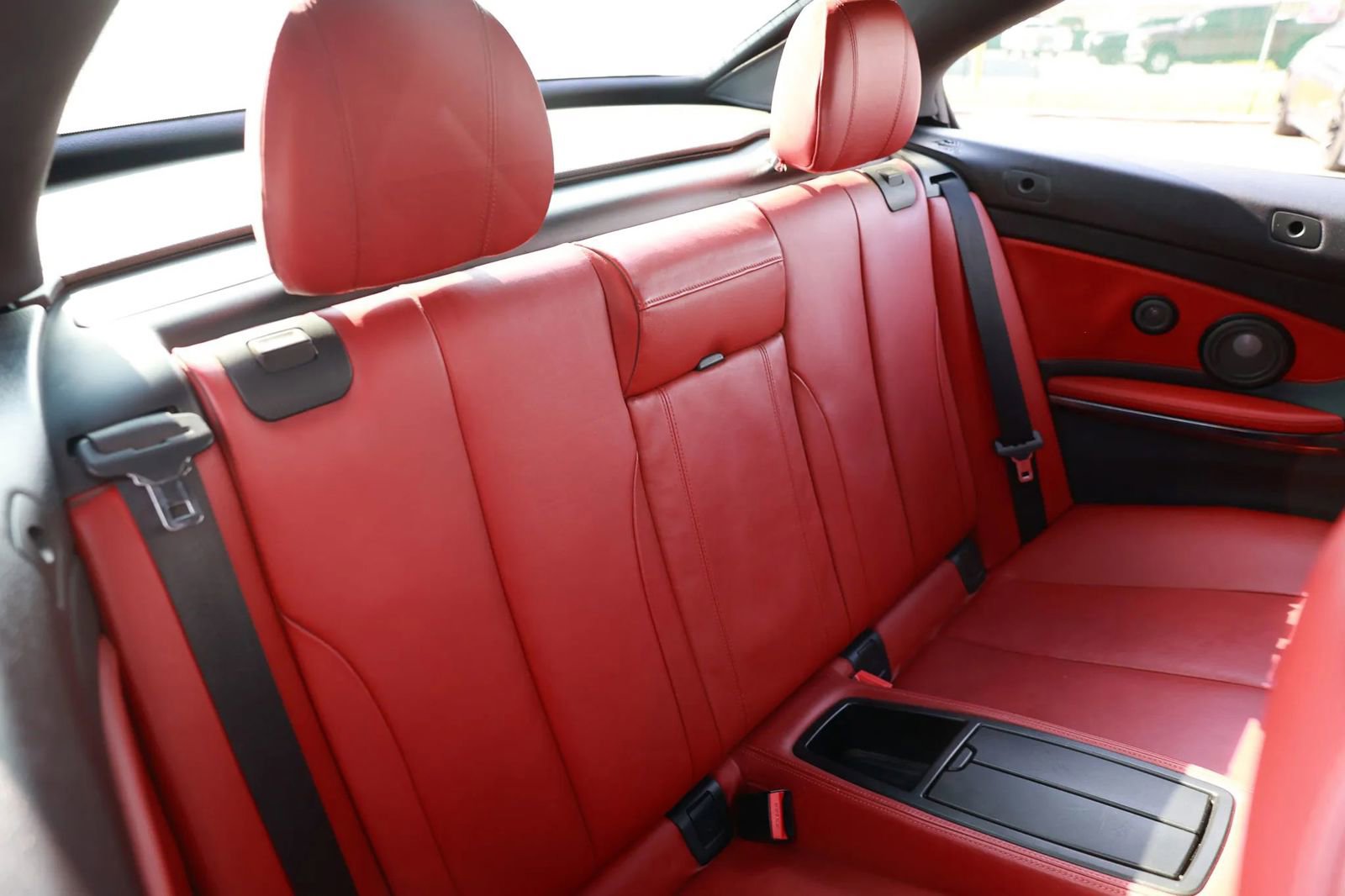 Used 2015 BMW M4 Convertible image 18