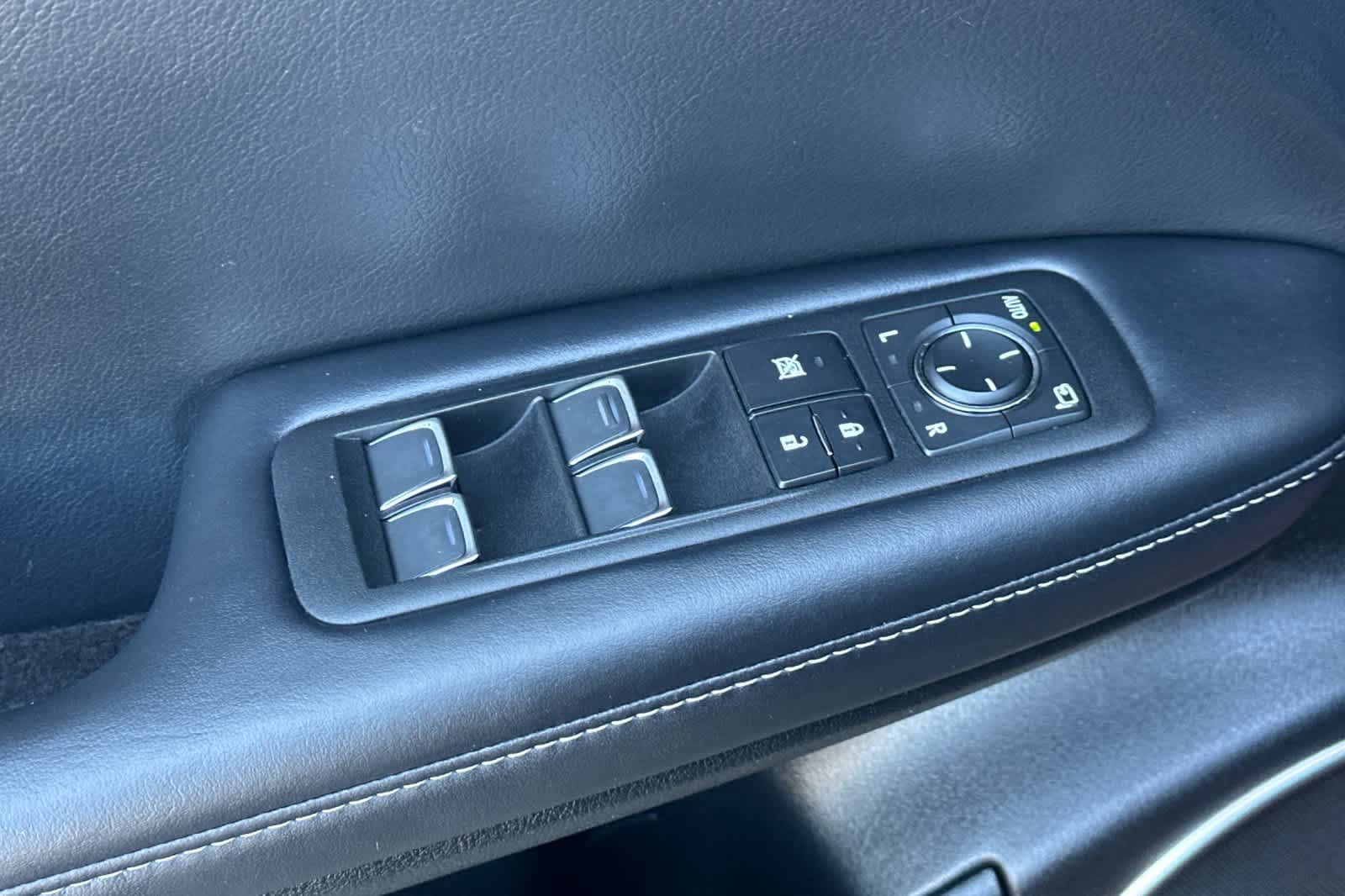 Used 2022 Lexus RX 450h AWD w/ Luxury Package image 13