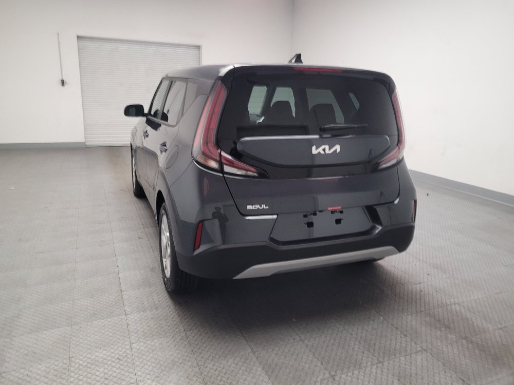 Used 2025 Kia Soul LX FWD image 6