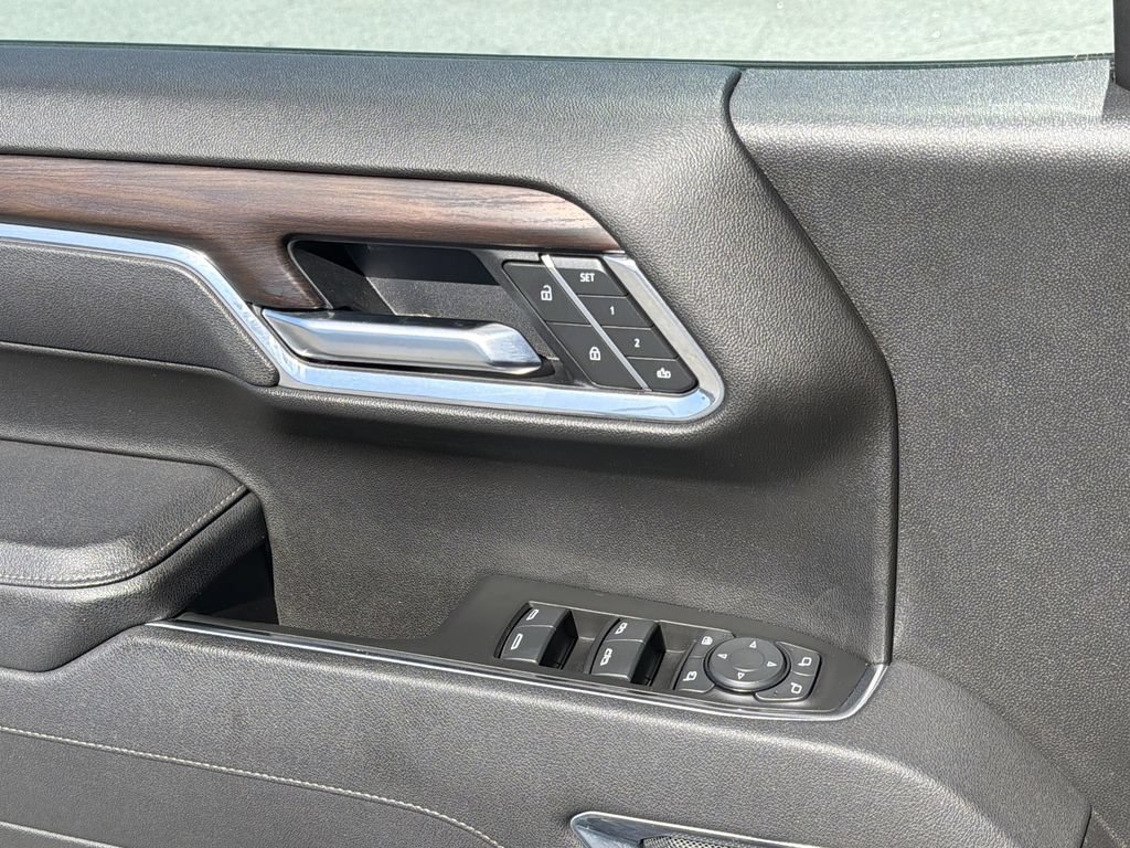 Used 2025 GMC Sierra 1500 SLT RWD image 14