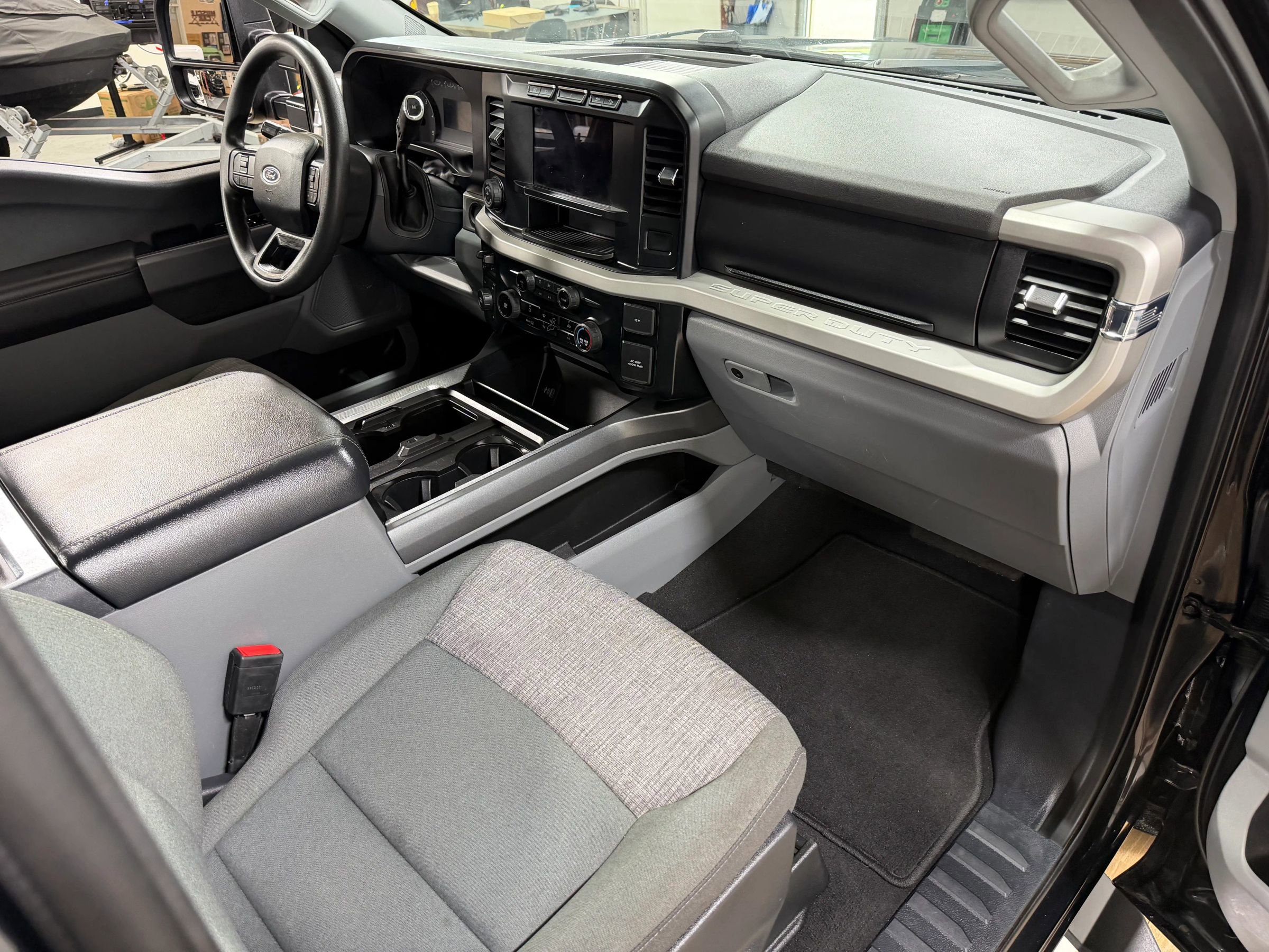 Used 2023 Ford F350 4x4 Crew Cab XLT DRW w/ 360-Degree Camera Package image 19