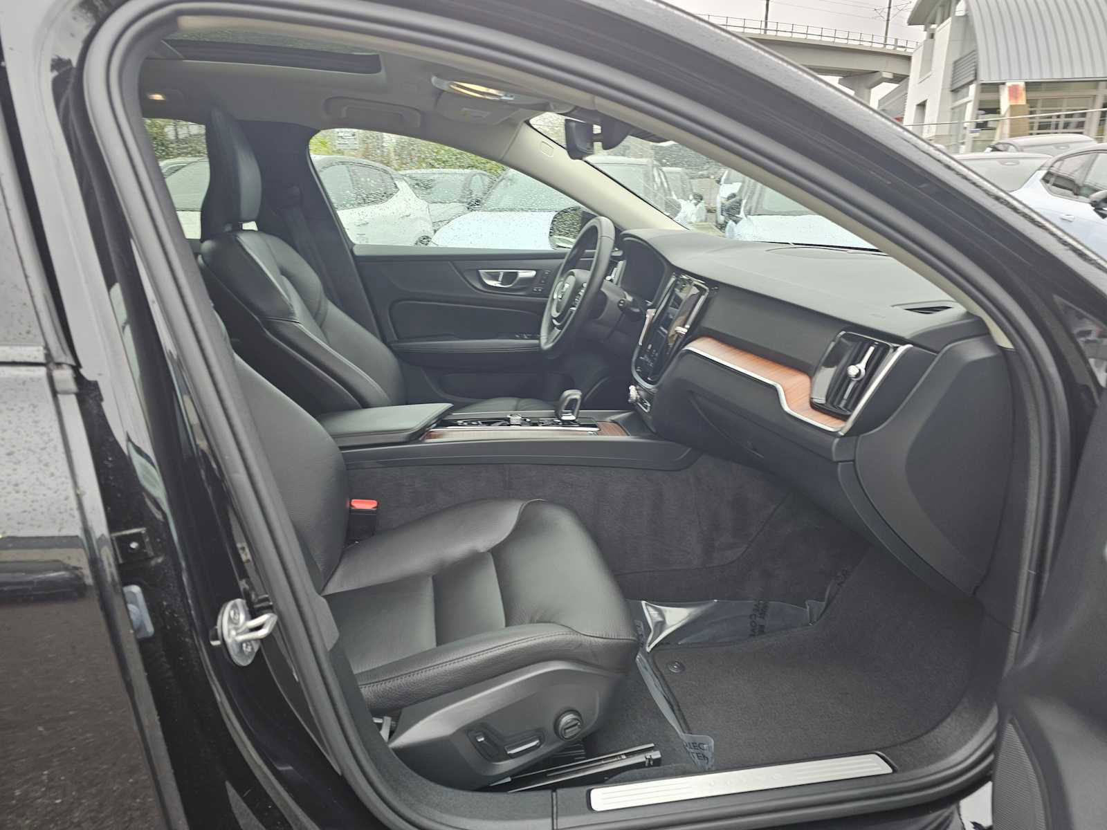 Certified 2025 Volvo V60 B5 Cross Country Plus image 11