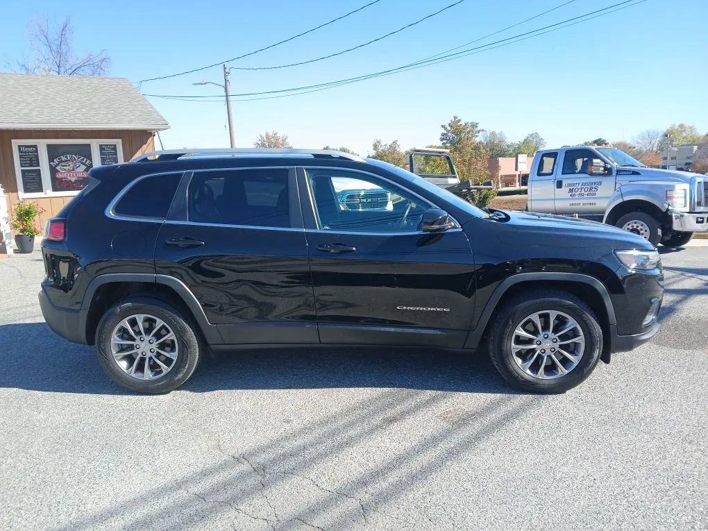 Used 2019 Jeep Cherokee Latitude Plus w/ Comfort/Convenience Group image 4