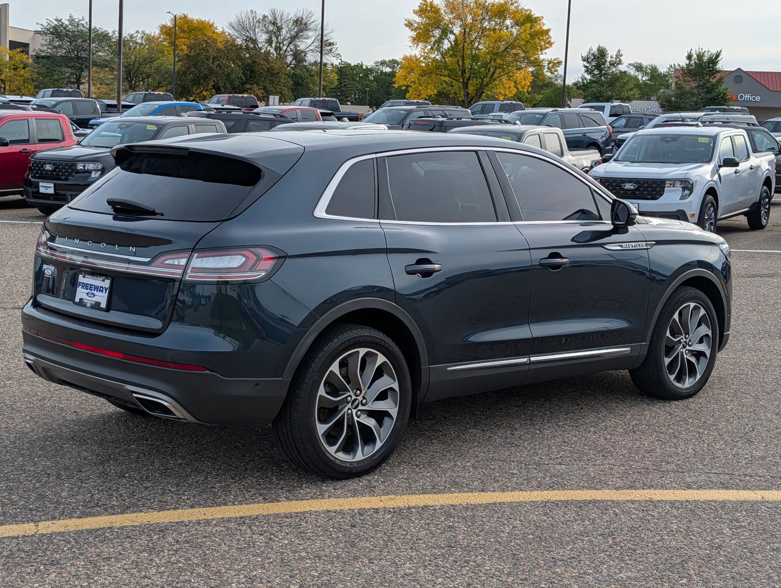 Used 2023 Lincoln Nautilus Reserve w/ Equipment Group 201A AWD/4WD image 5