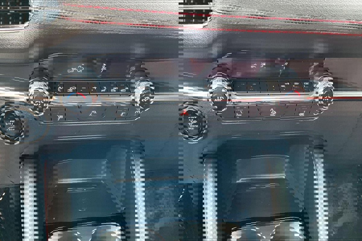 Used 2024 MAZDA MAZDA3 s image 30