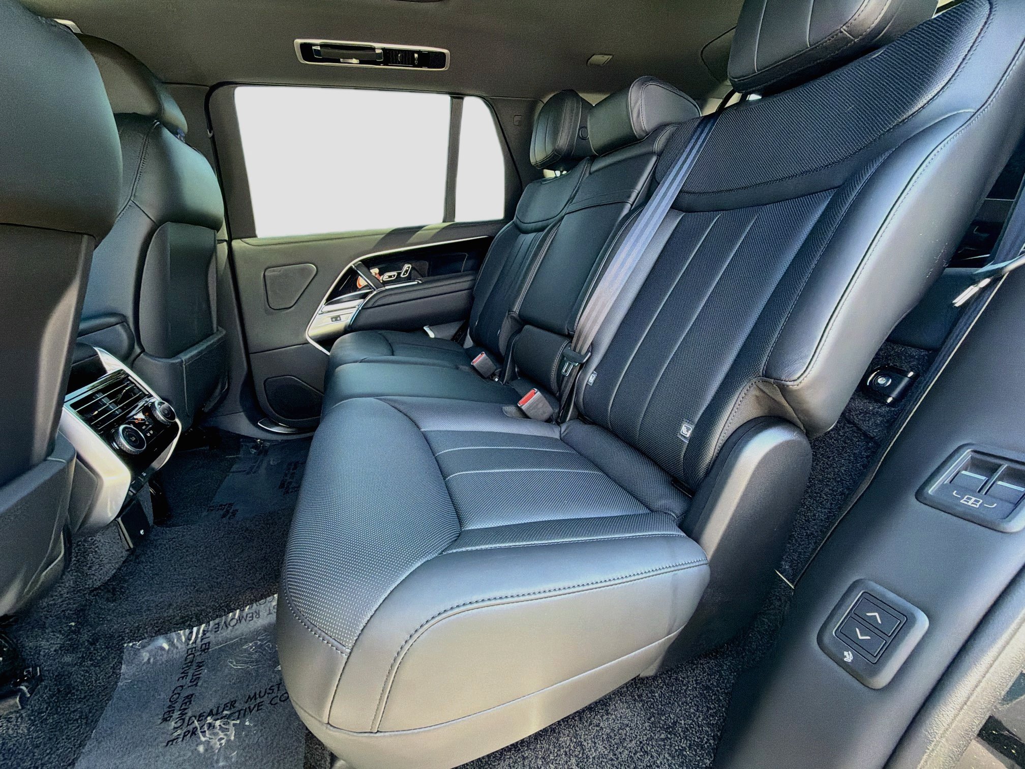 New 2026 Land Rover Range Rover Long Wheelbase SE AWD/4WD image 21