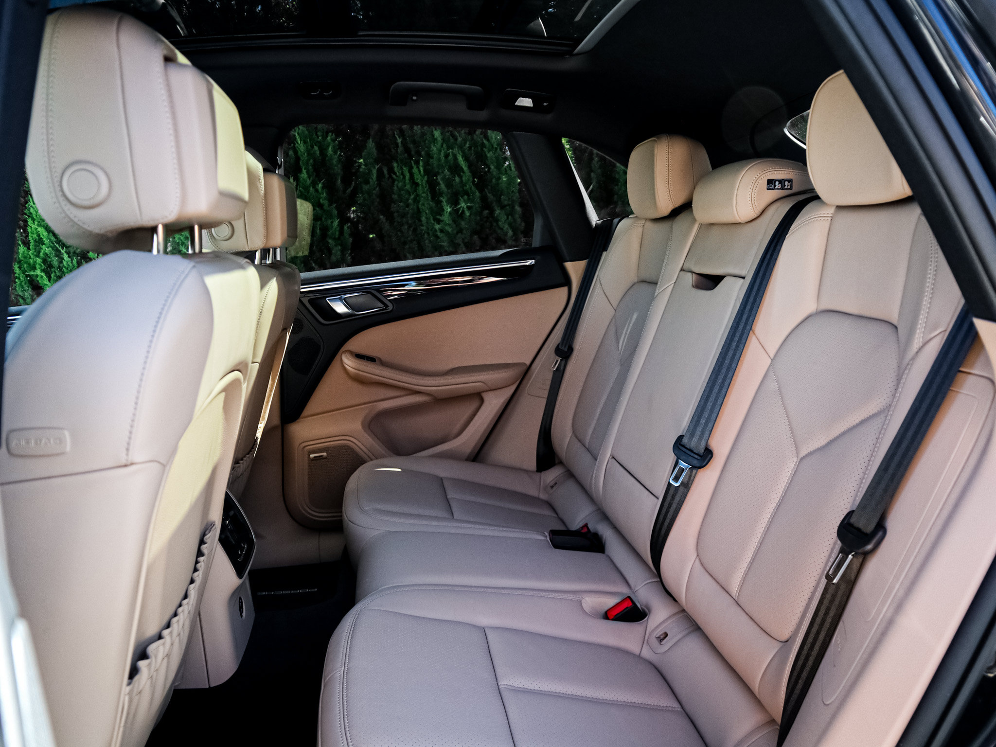 Used 2025 Porsche Macan AWD/4WD image 8