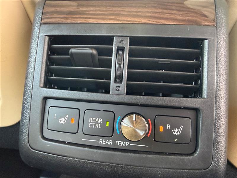 Used 2014 Toyota Avalon Limited w/ Technology Package FWD image 30