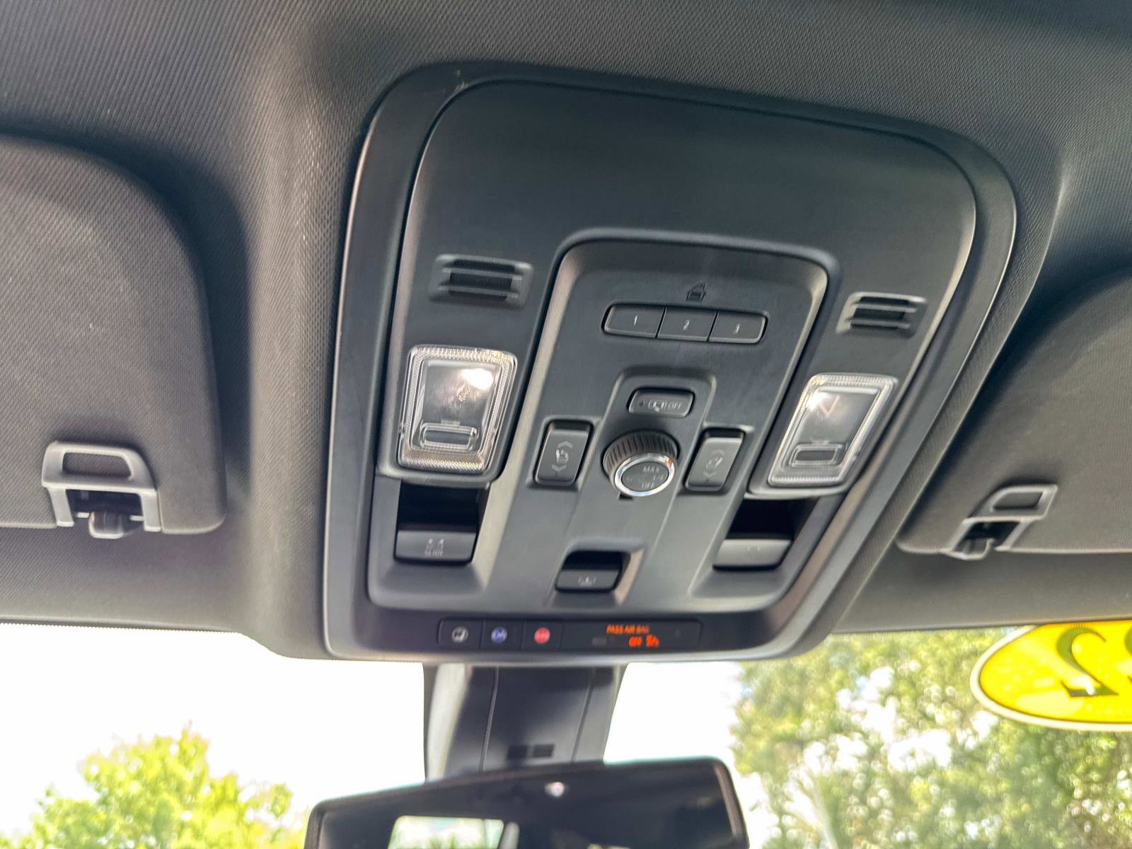 Used 2022 GMC Yukon SLT w/ SLT Premium Package image 28