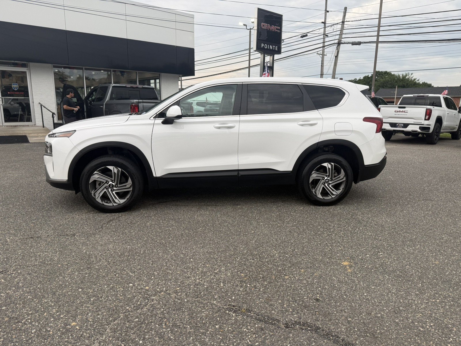 Used 2023 Hyundai Santa Fe SE AWD/4WD image 6