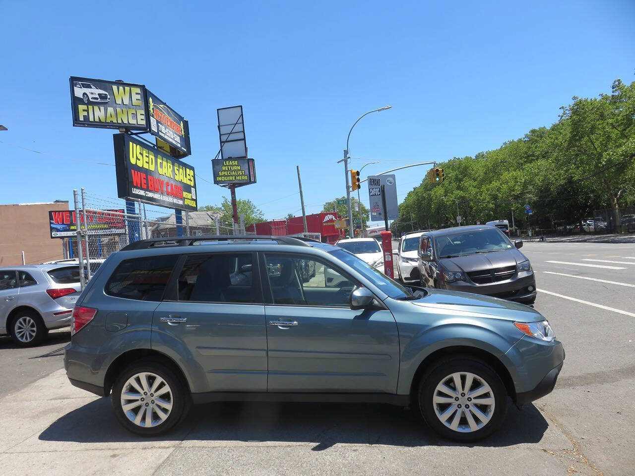 Used 2012 Subaru Forester 2.5X Limited AWD/4WD image 9