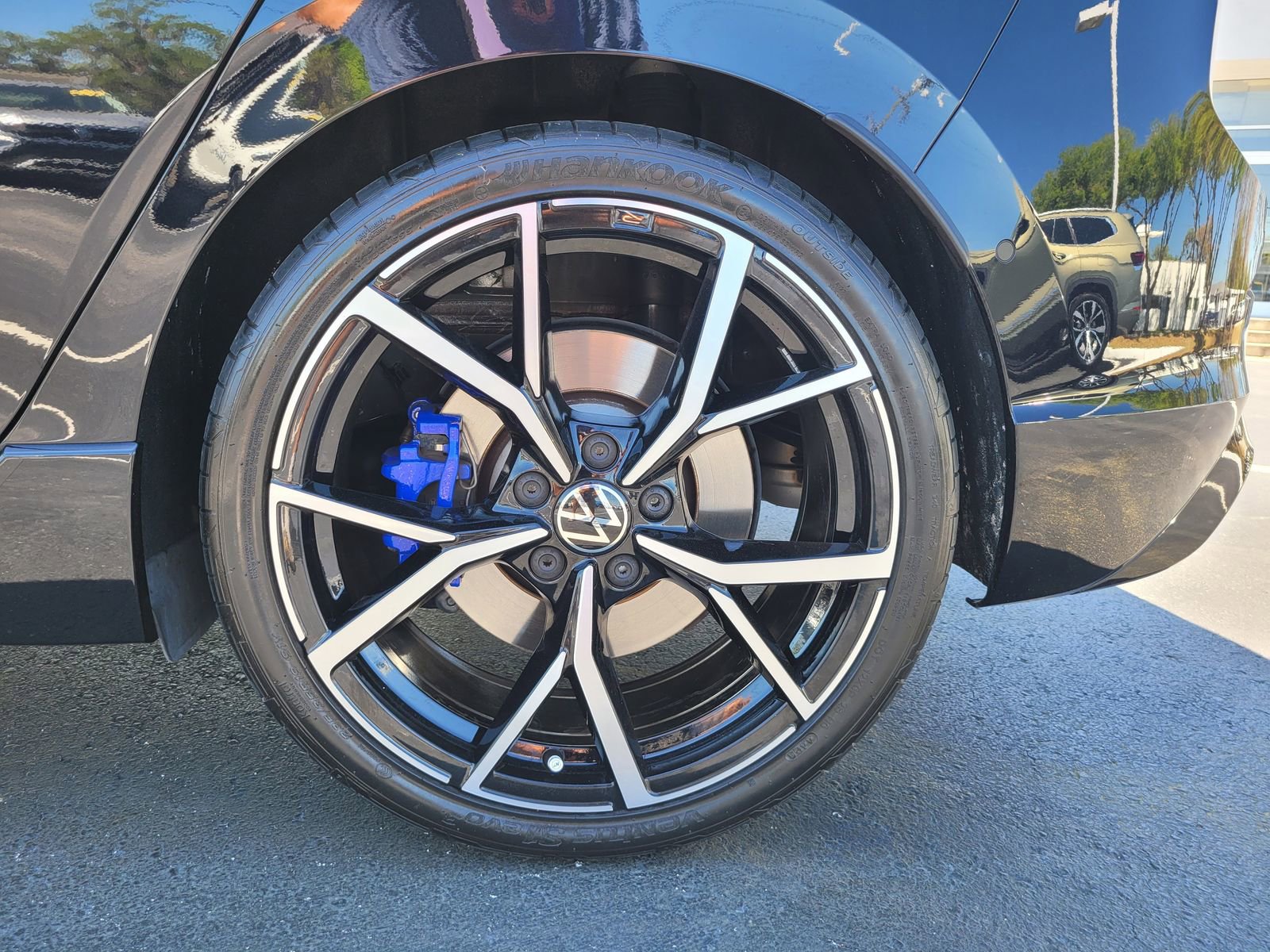 Used 2024 Volkswagen Golf R 2.0T image 9