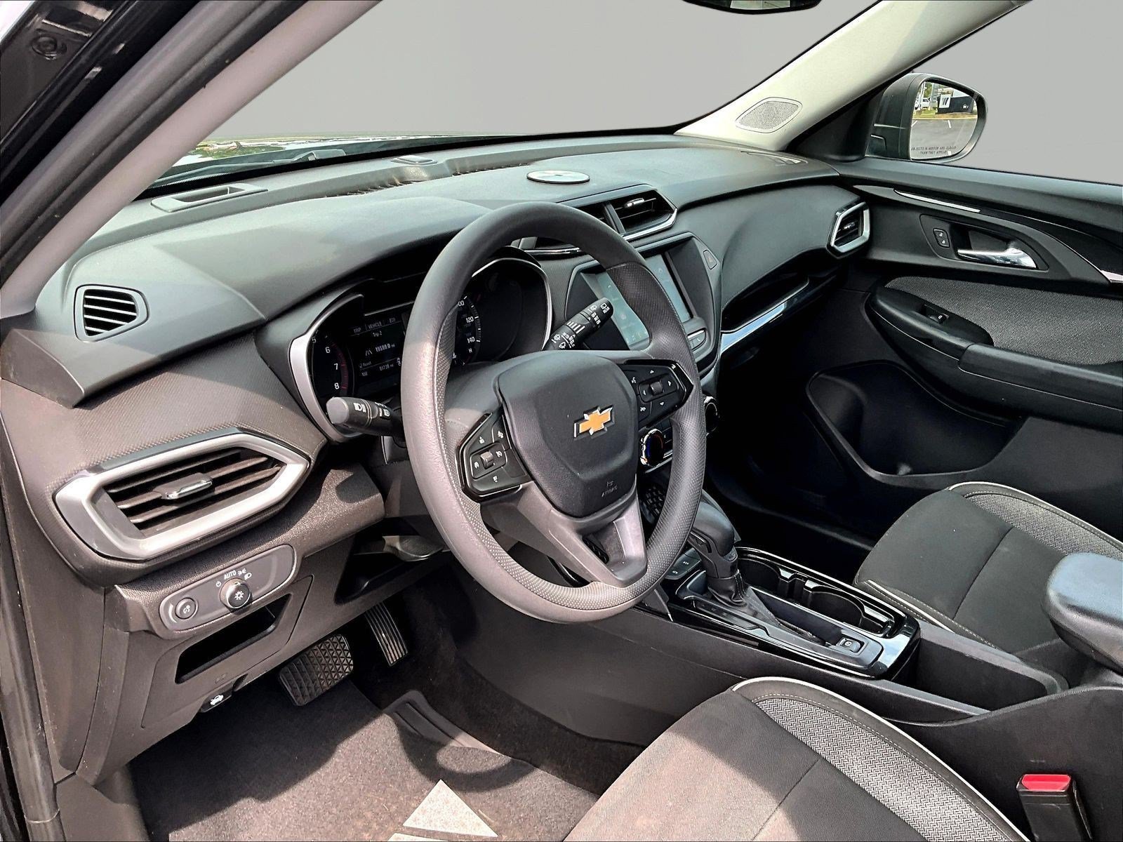 Used 2021 Chevrolet TrailBlazer LS FWD image 16