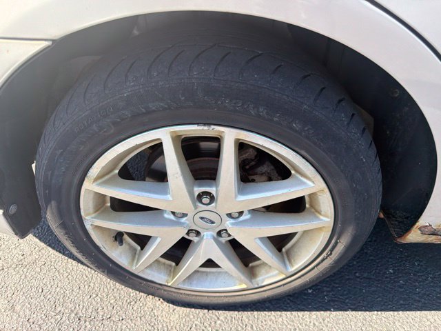 Used 2010 Ford Fusion SEL FWD image 25