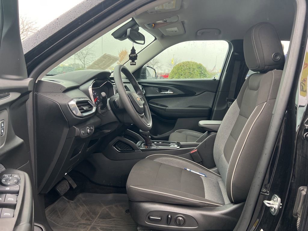 Used 2023 Chevrolet TrailBlazer LT w/ Convenience Package image 11
