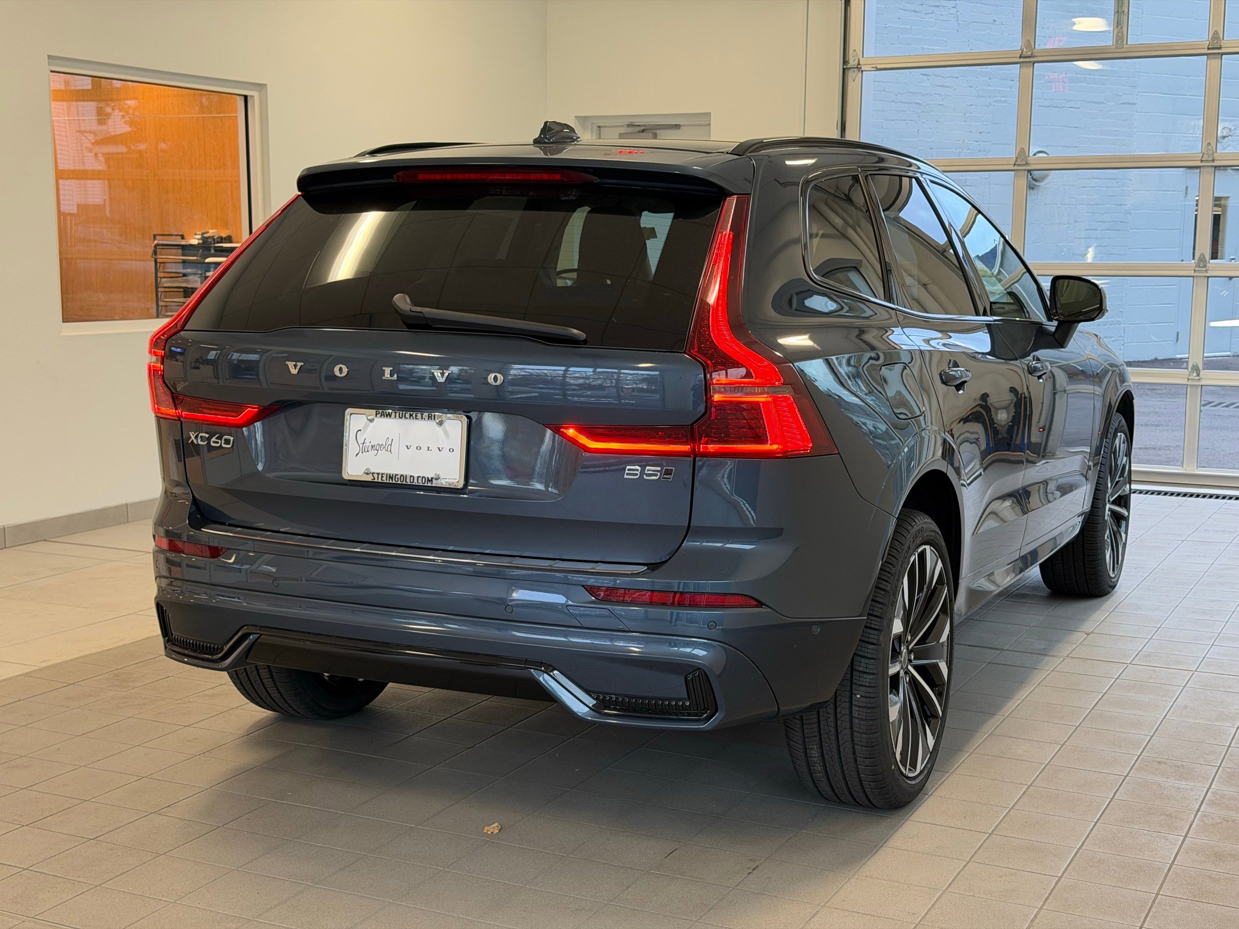 New 2026 Volvo XC60 B5 Ultra w/ Protection Package Premier AWD/4WD image 7