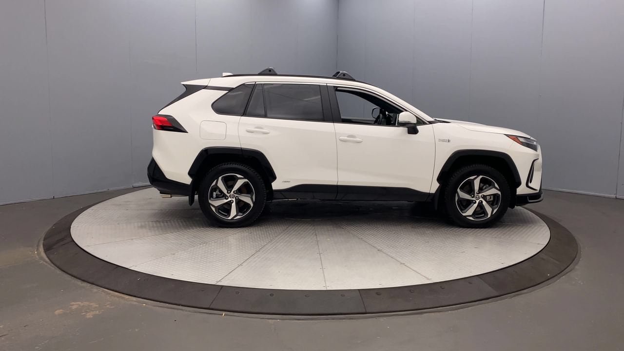 Used 2023 Toyota RAV4 SE w/ Weather & Moonroof Package AWD/4WD image 6