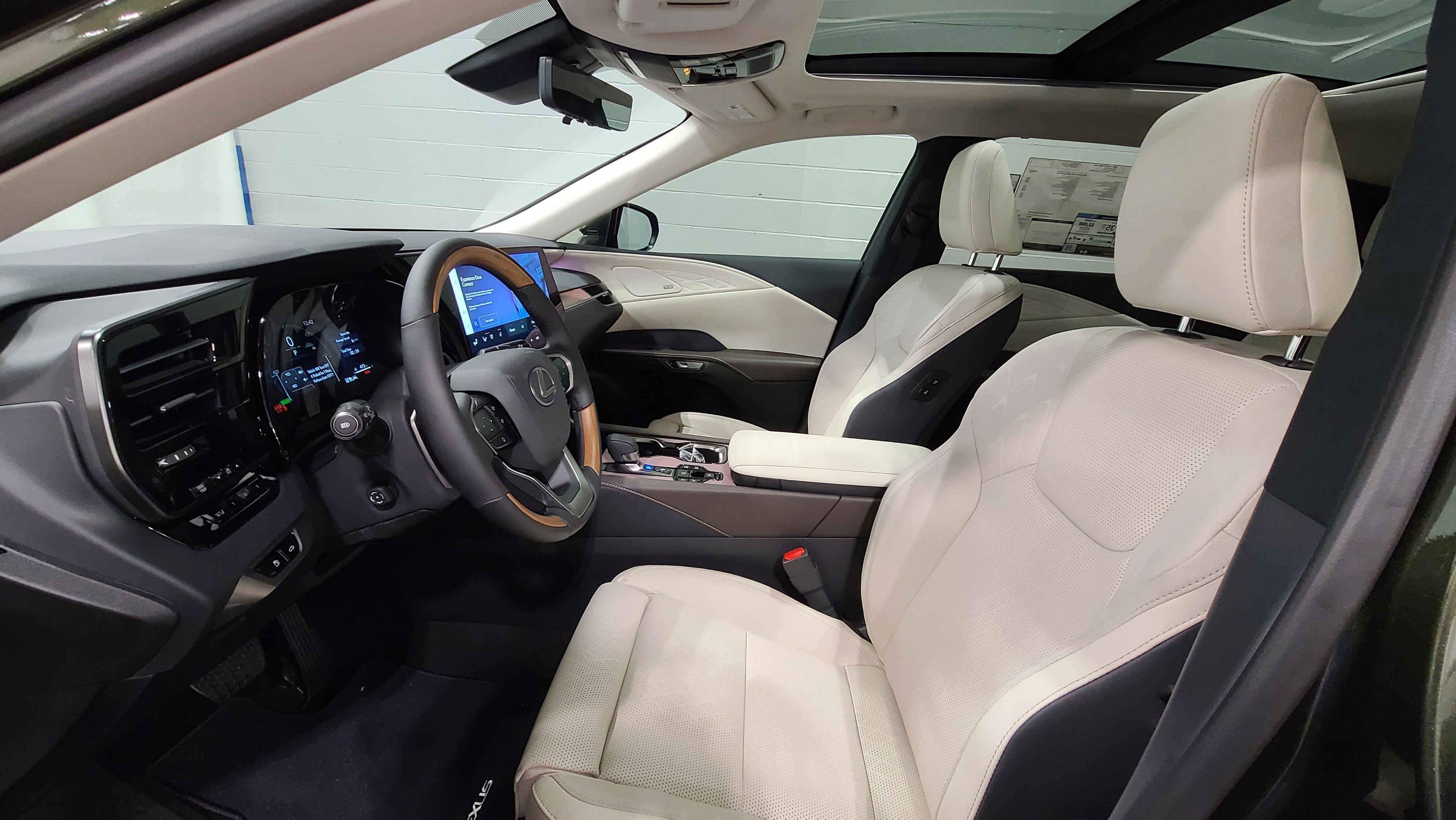 Used 2026 Lexus RX 450h AWD w/ Convenience Package image 29