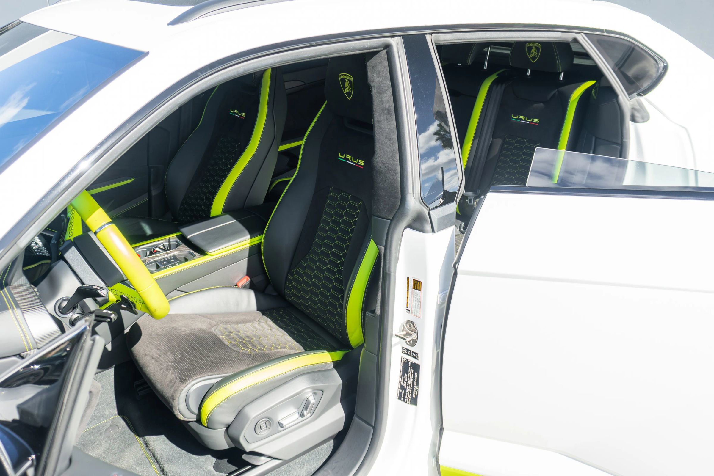 Used 2022 Lamborghini Urus image 12