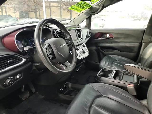Used 2019 Chrysler Pacifica Touring-L image 9