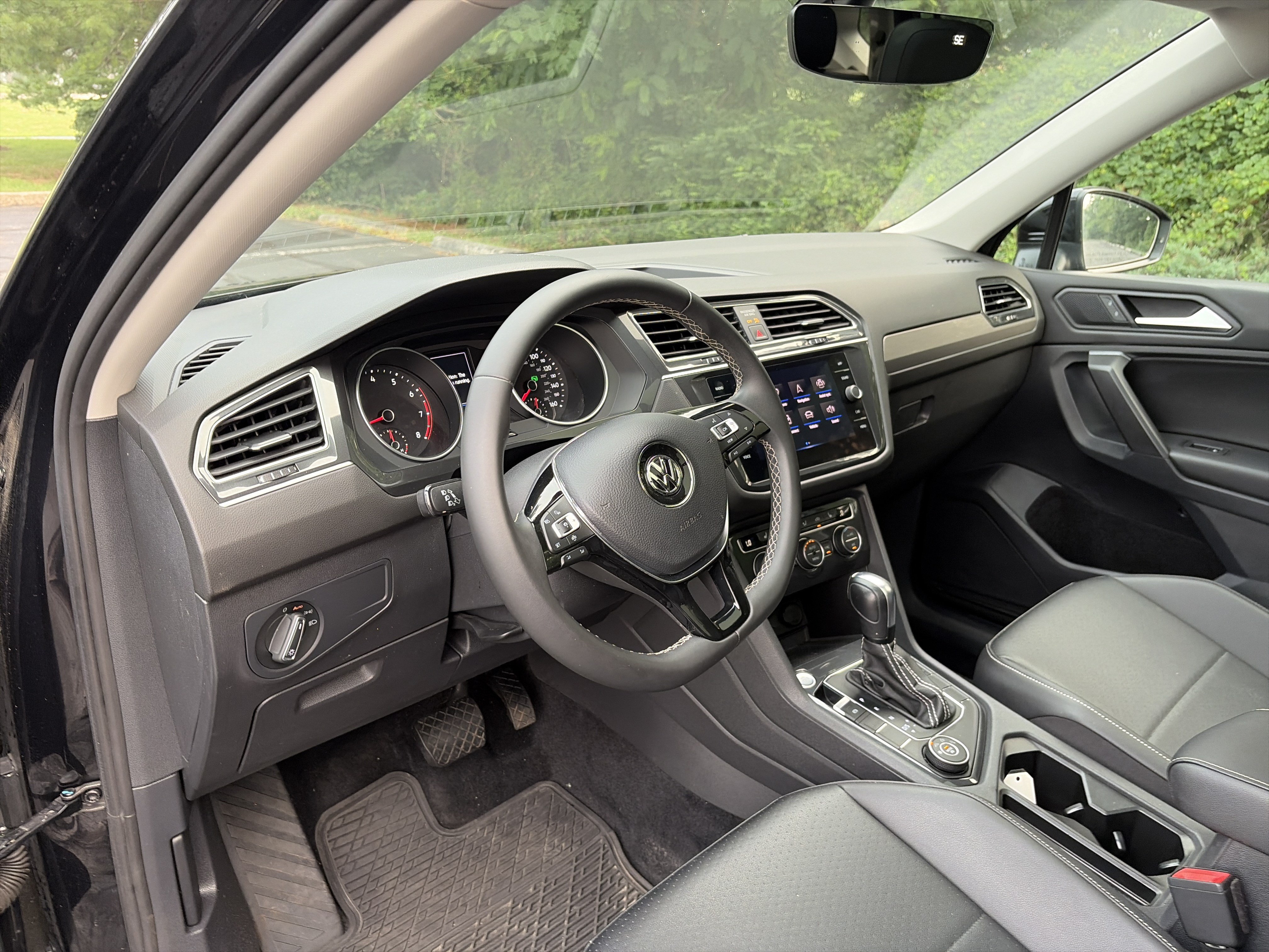 Used 2021 Volkswagen Tiguan SE w/ Panoramic Sunroof Package AWD/4WD image 19