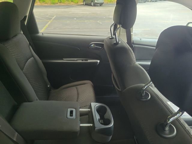 Used 2019 Dodge Journey SE w/ Connectivity Group FWD image 9