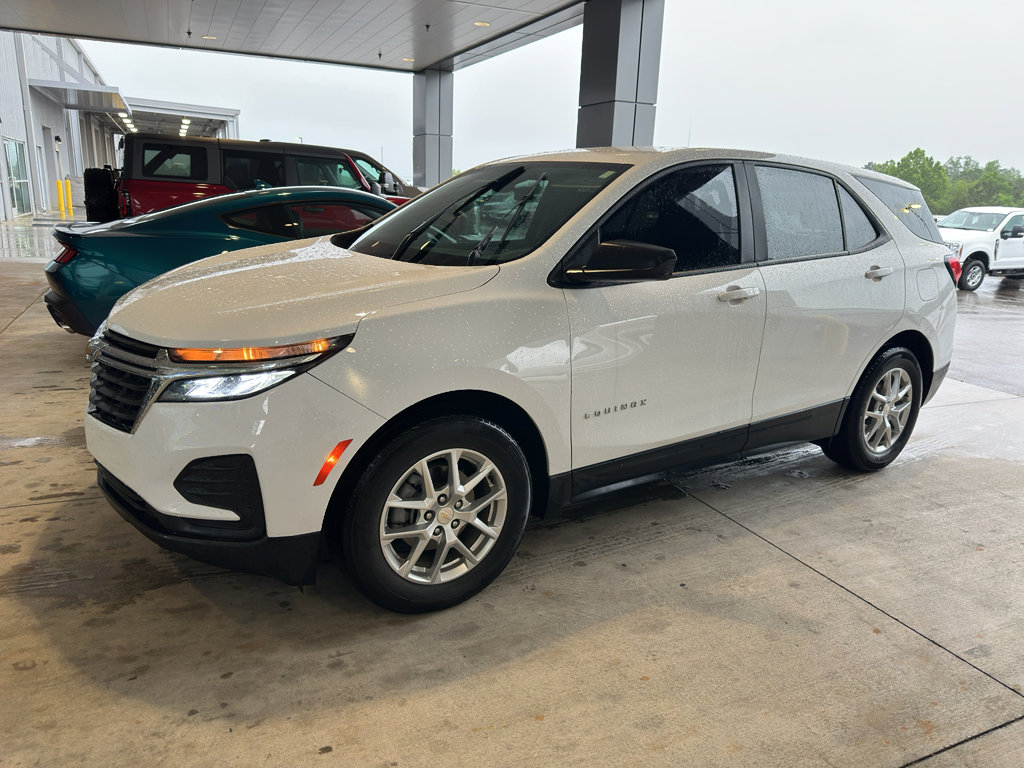 Used 2022 Chevrolet Equinox LS w/ LS Convenience Package FWD image 1