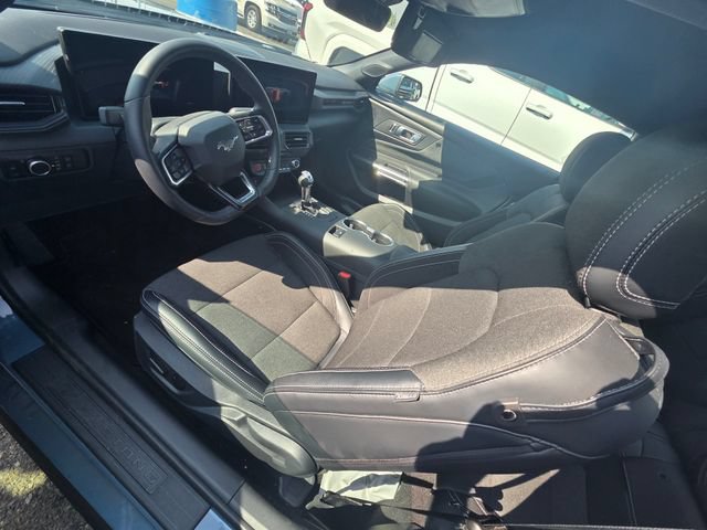 Used 2025 Ford Mustang Coupe RWD image 4