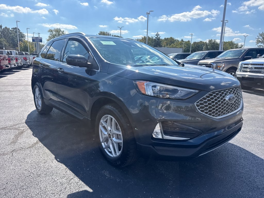 Used 2024 Ford Edge SEL w/ Convenience Package AWD/4WD image 4
