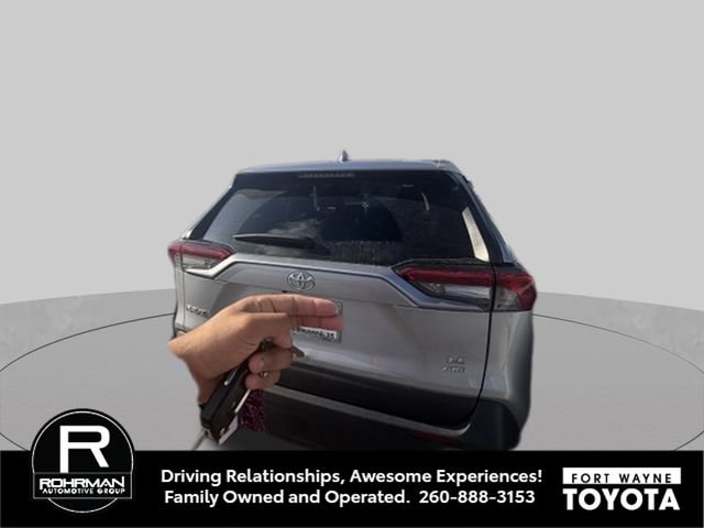 Used 2024 Toyota RAV4 LE AWD/4WD image 5