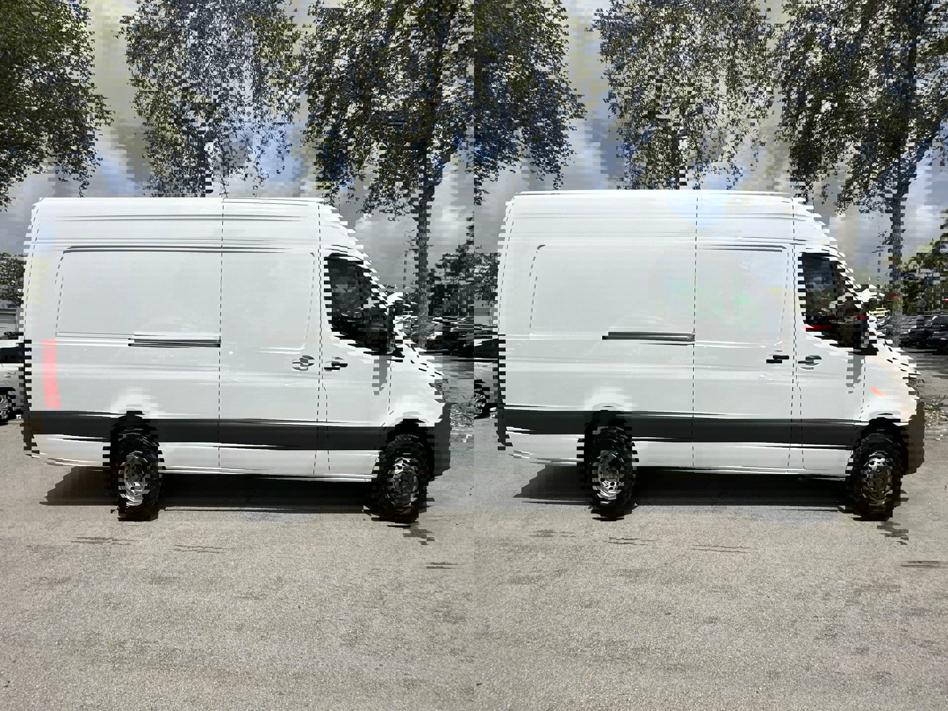 Used 2023 Mercedes-Benz Sprinter 3500 image 13