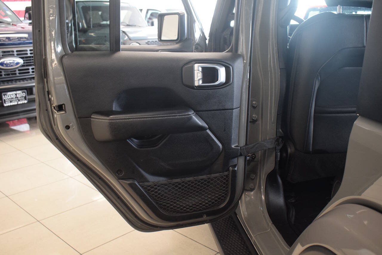 Used 2018 Jeep Wrangler Unlimited Sahara AWD/4WD image 36