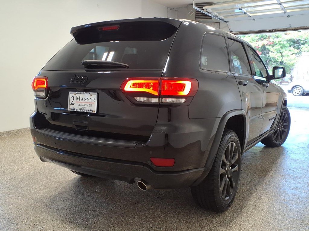 Used 2019 Jeep Grand Cherokee Altitude AWD/4WD image 4