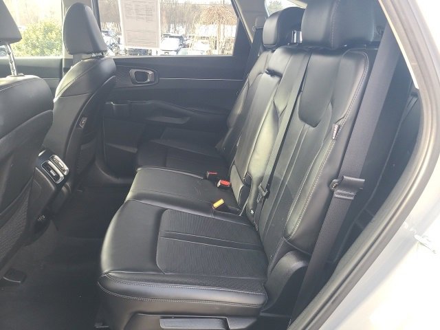 Used 2024 Kia Sorento S image 13