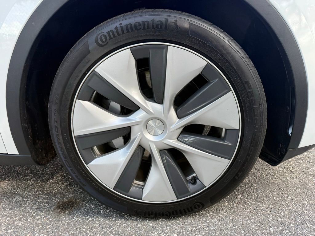 Used 2023 Tesla Model Y Long Range image 7