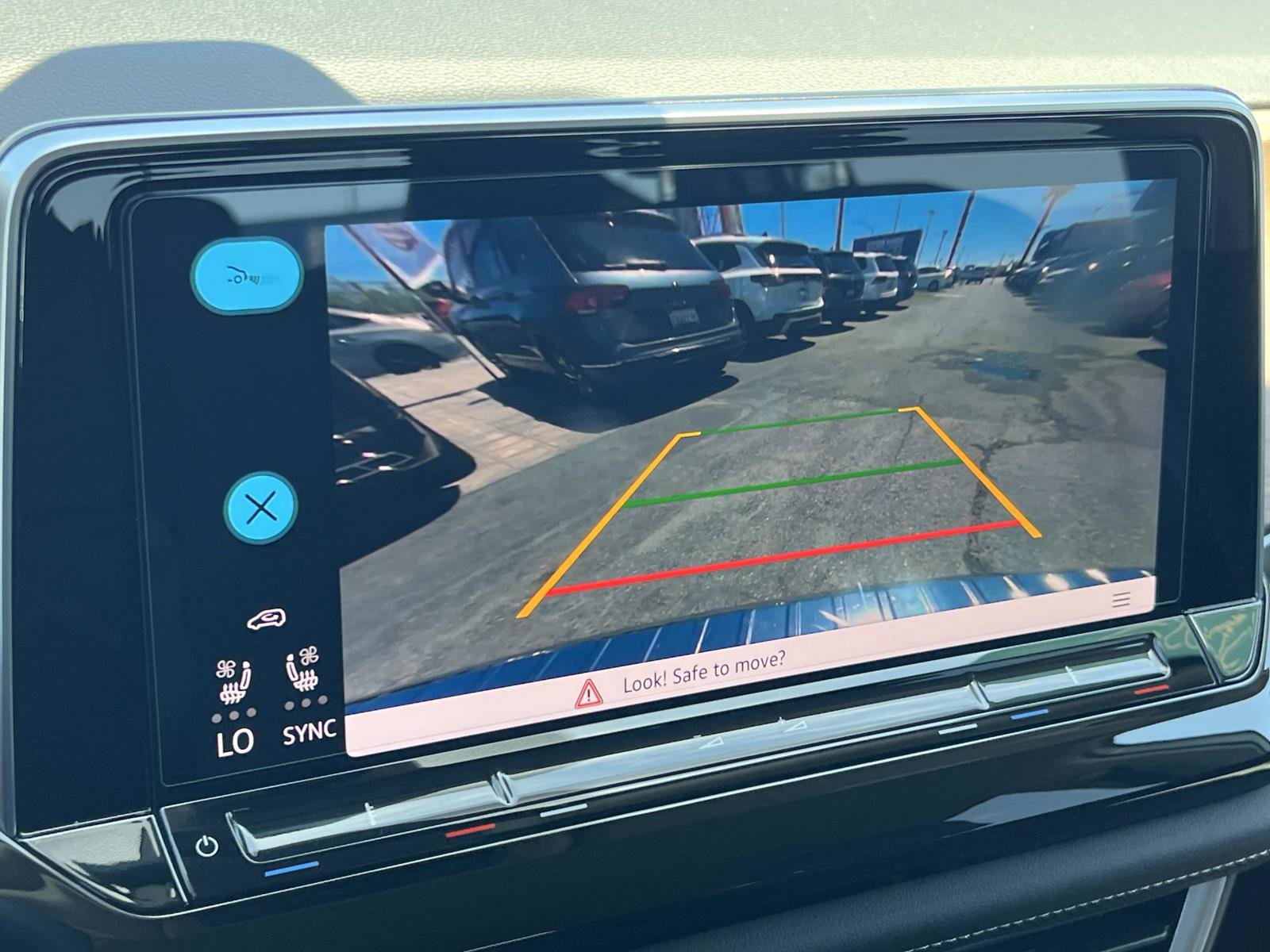 Certified 2025 Volkswagen Atlas SE FWD image 14