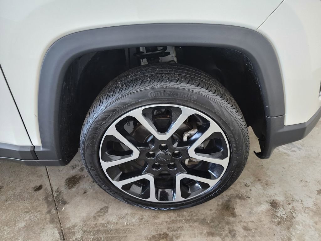 Used 2018 Jeep Compass Limited image 38