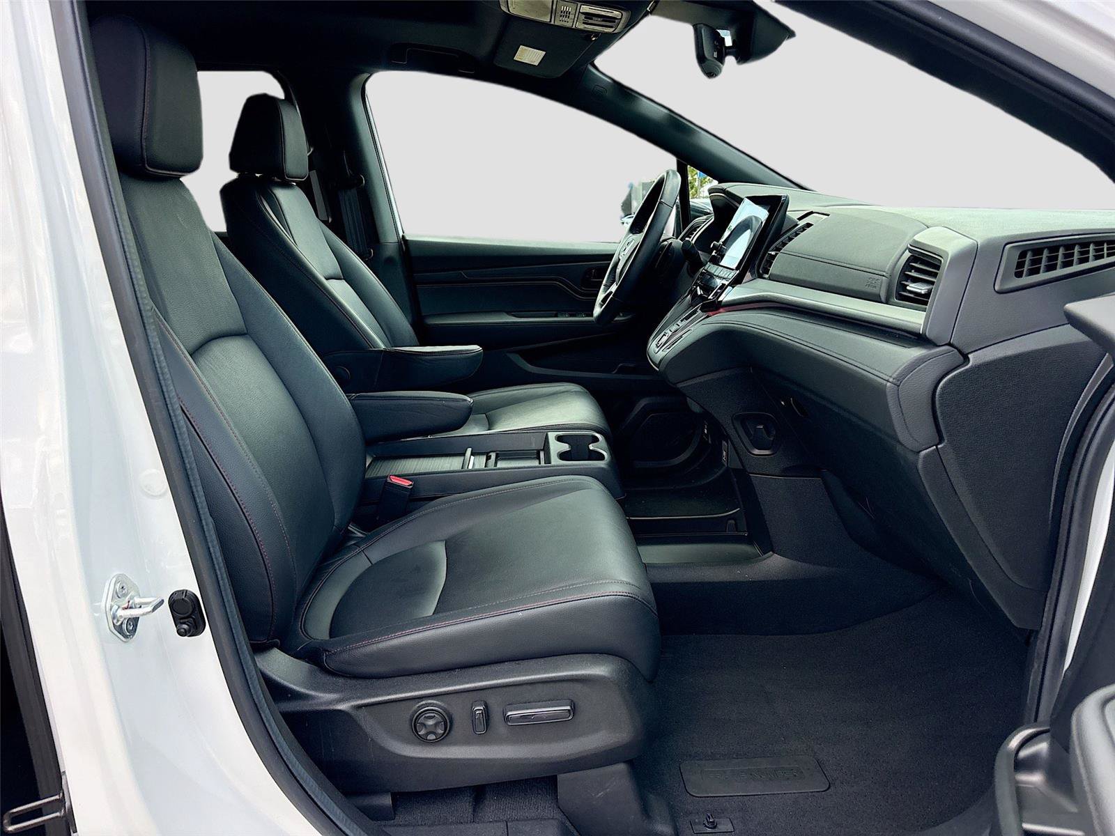 Certified 2024 Honda Odyssey Sport image 33