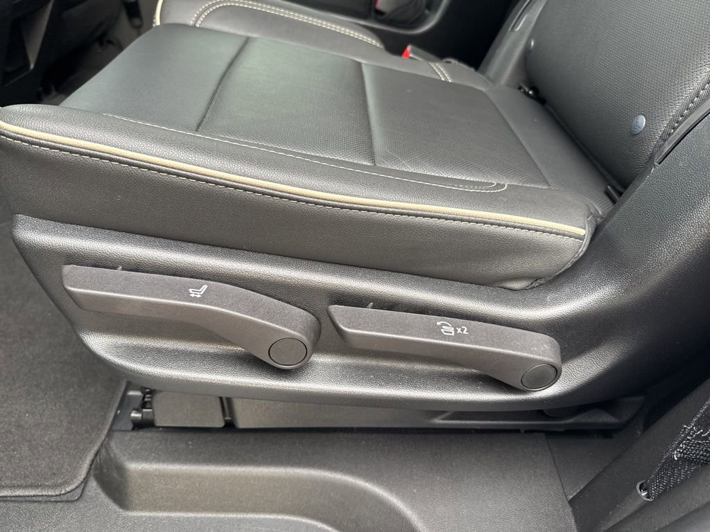 Used 2023 GMC Yukon SLT image 44