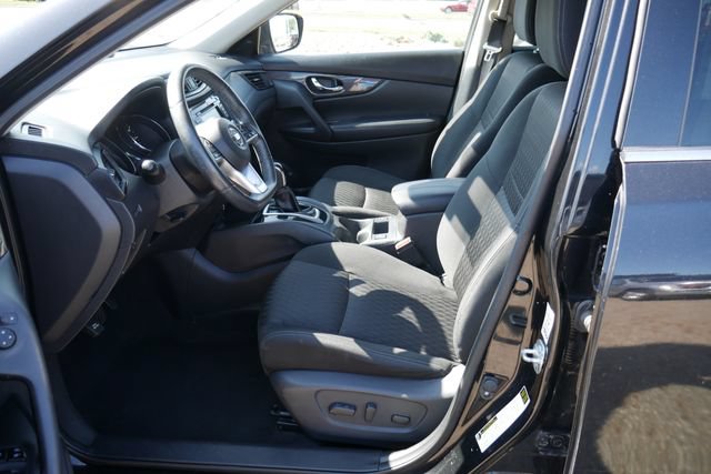 Used 2020 Nissan Rogue SV FWD image 2
