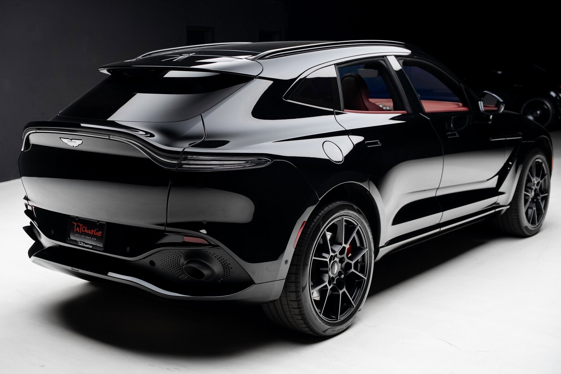 Used 2021 Aston Martin DBX image 33