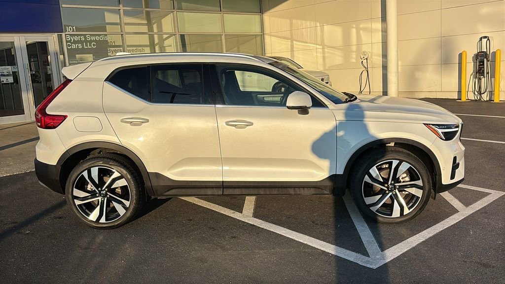 Certified 2024 Volvo XC40 B5 Ultimate w/ Climate Package image 28