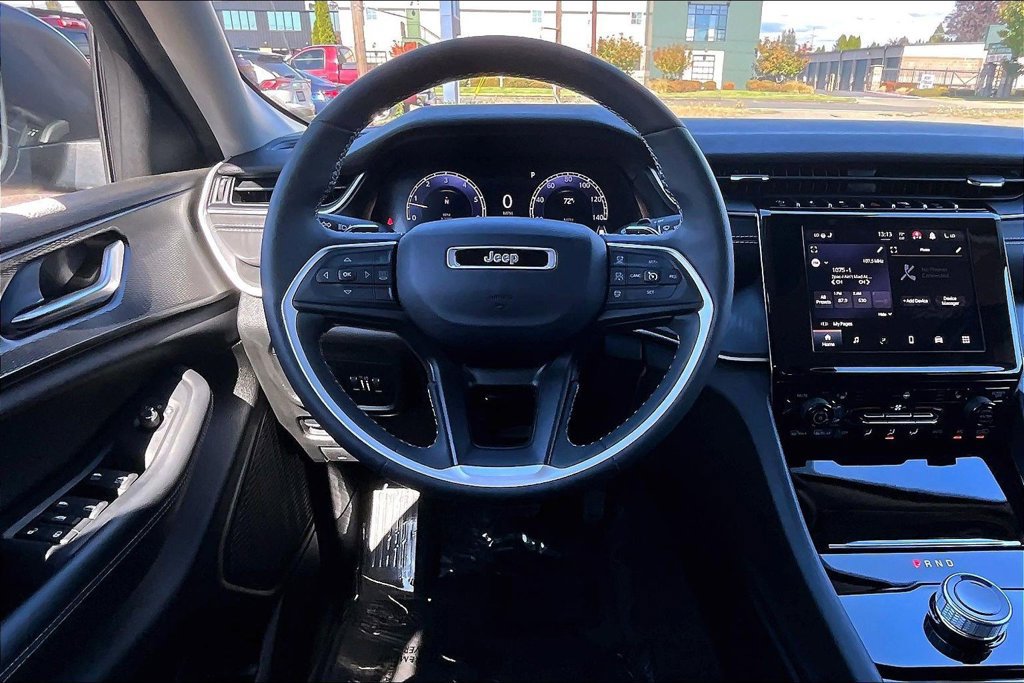 Used 2023 Jeep Grand Cherokee Laredo w/ Luxury Tech Group I AWD/4WD image 7