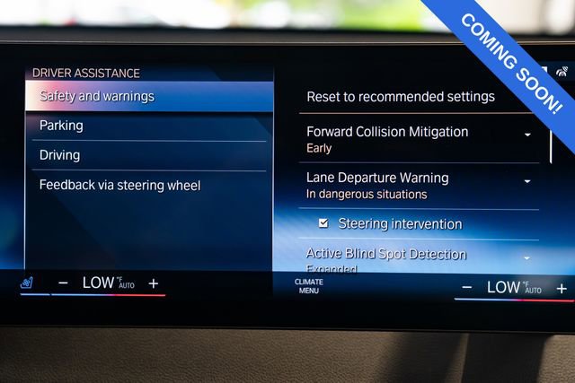 Used 2022 BMW iX xDrive50 w/ Premium Package AWD/4WD image 19
