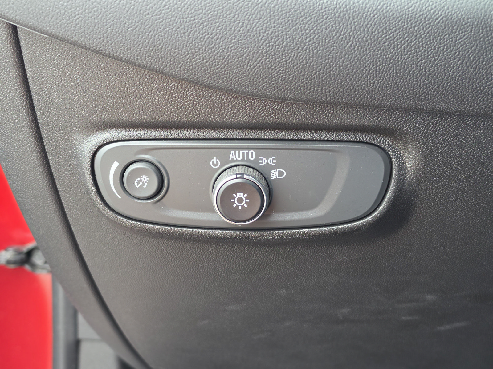 Used 2022 Chevrolet Equinox RS w/ RS Leather Package FWD image 33