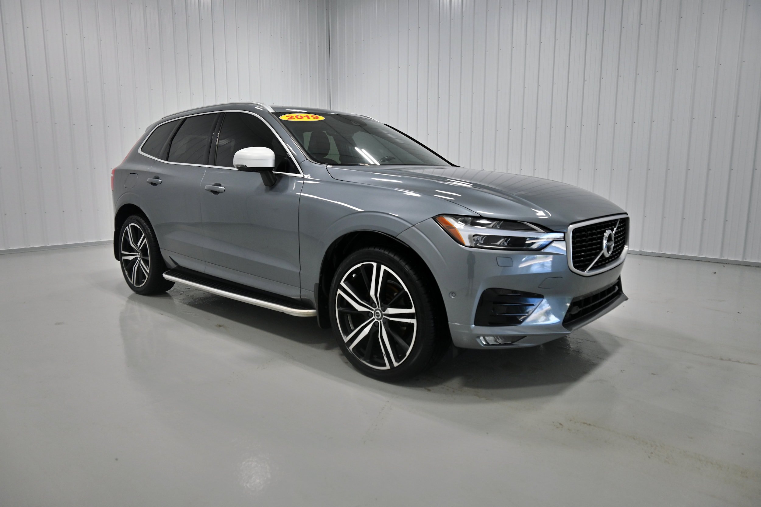 Used 2019 Volvo XC60 T5 R-Design w/ Protection Package Premier AWD/4WD image 3